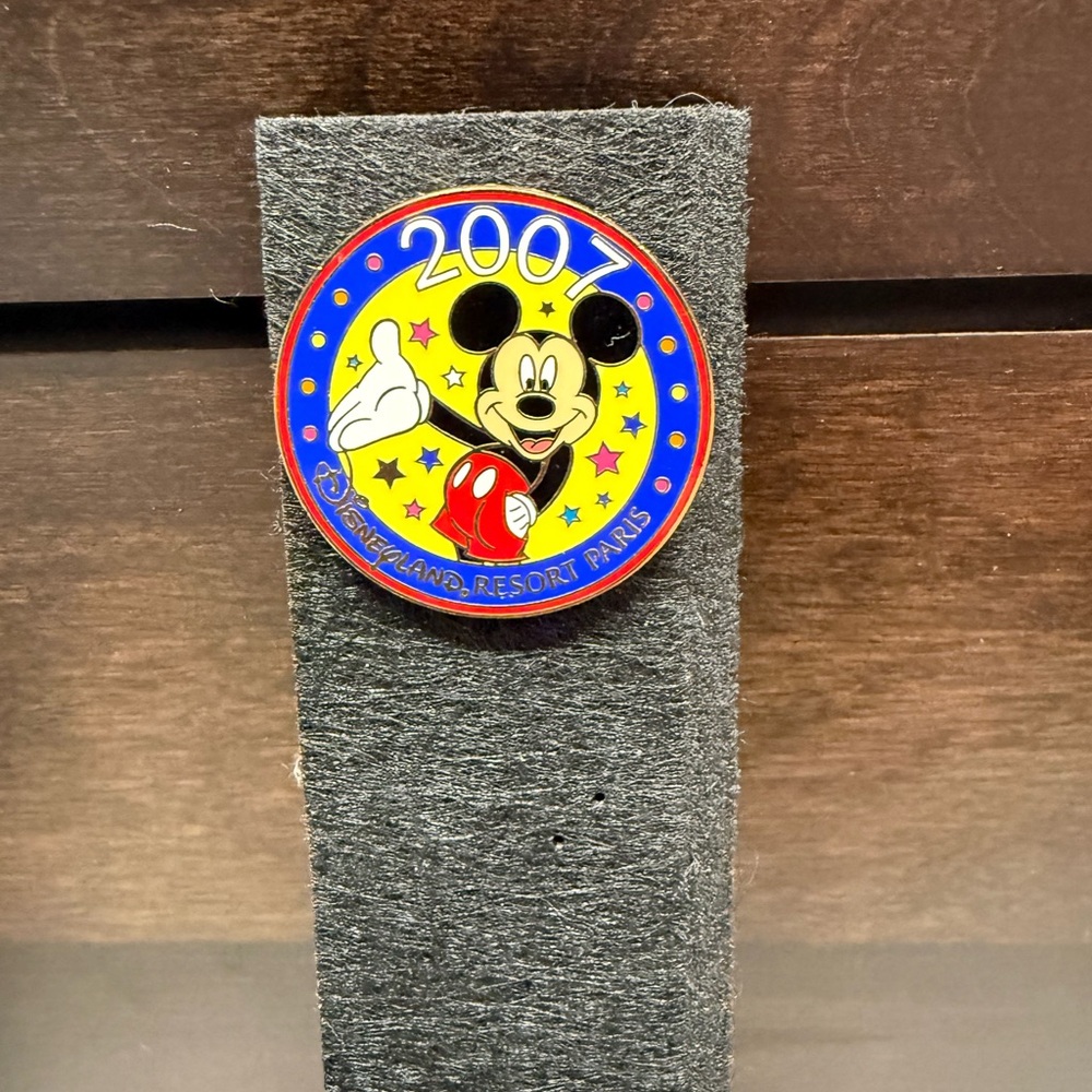 Disneyland Resort Paris Mickey Pin